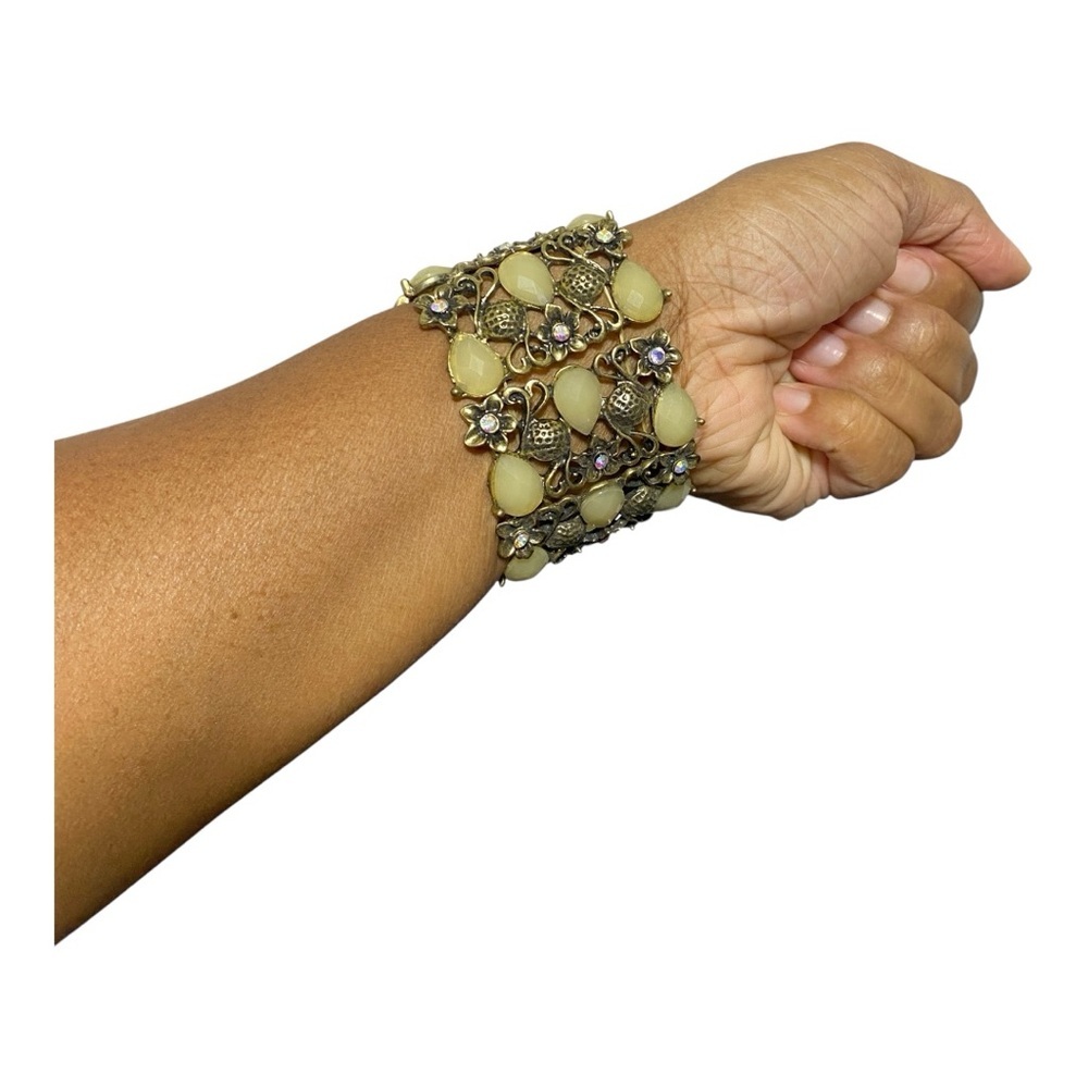 Vintage Gold and Cream Women's Bracelet - Picture 4 of 5